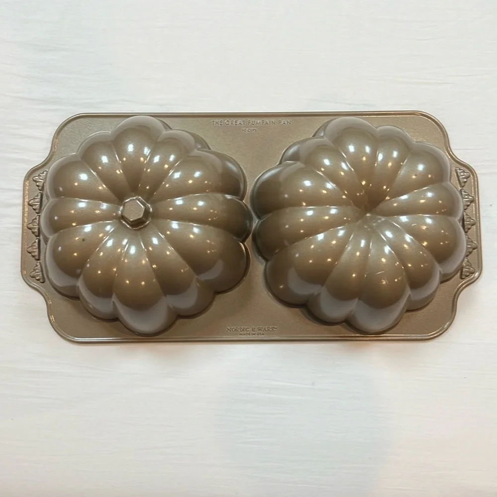Pumpkin Cake pan. - Picture 1 of 7